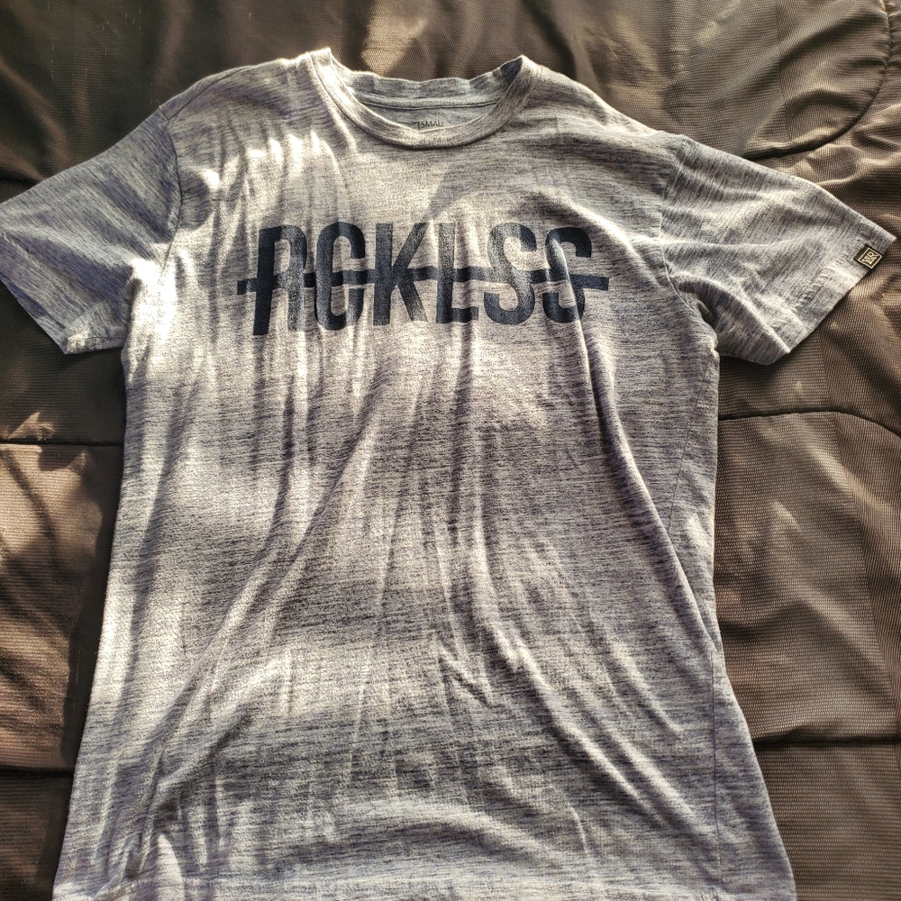 Men small light blue YOung & Reckless tee
